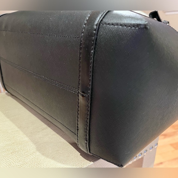 Michael Kors classic large black tote bag , authentic . MK logo in front , mint. - Picture 4 of 6